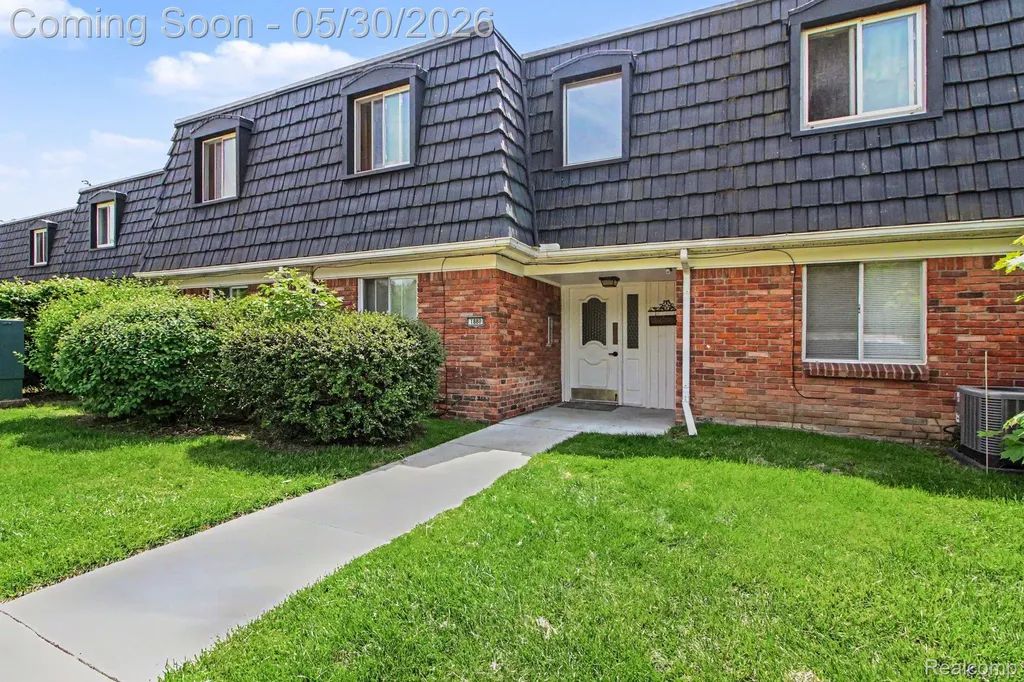 1880 Colonial Village Way Waterford Charter Township MI 48328
