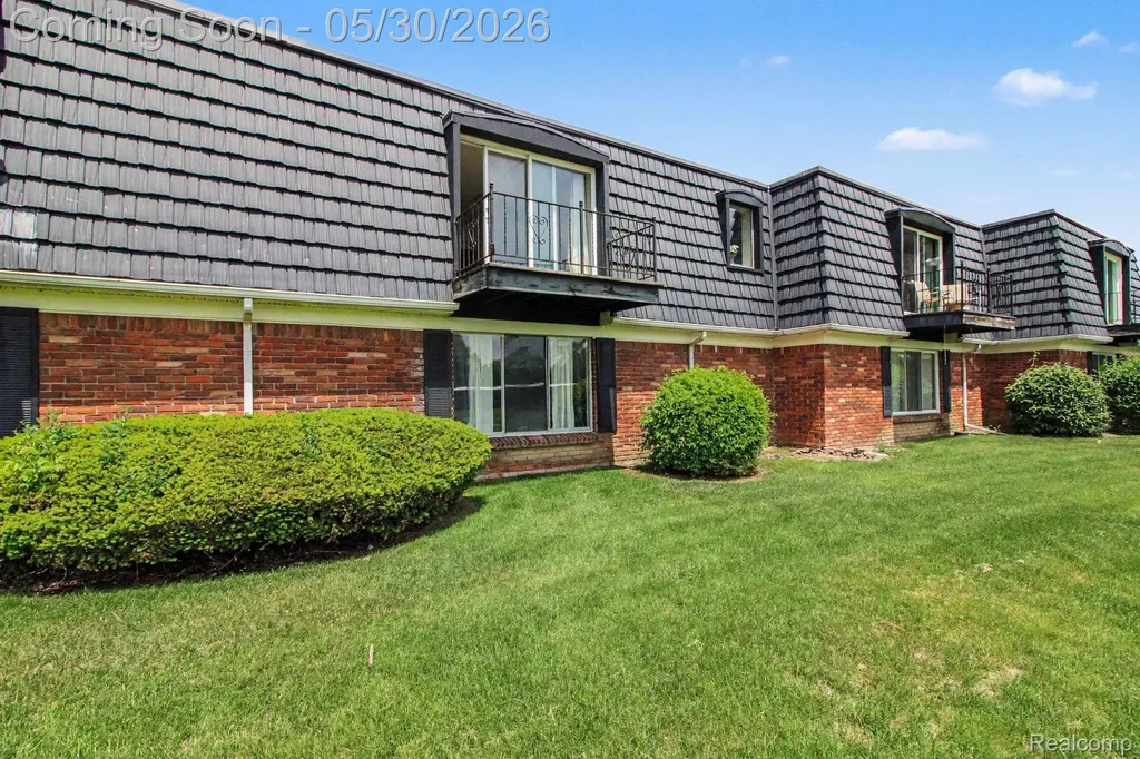 1880 Colonial Village Way Waterford Charter Township MI 48328