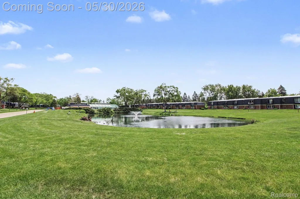 1880 Colonial Village Way Waterford Charter Township MI 48328