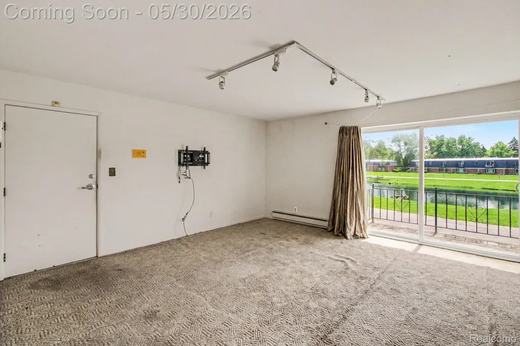 1880 Colonial Village Way Waterford Charter Township MI 48328