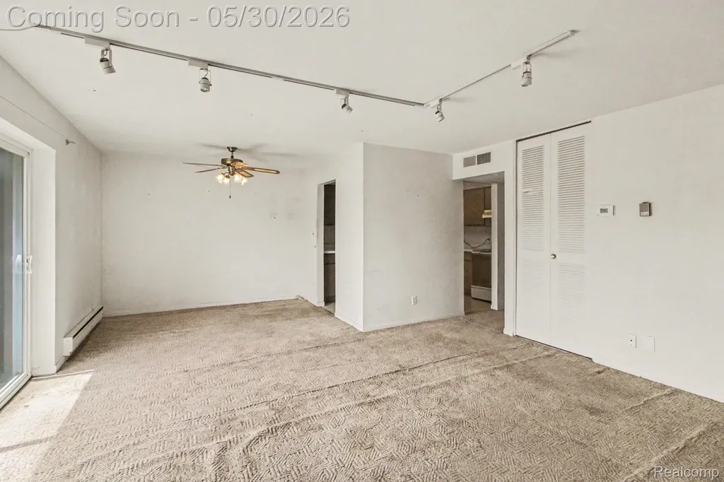 1880 Colonial Village Way Waterford Charter Township MI 48328