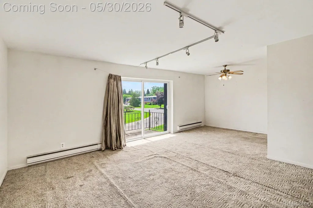 1880 Colonial Village Way Waterford Charter Township MI 48328