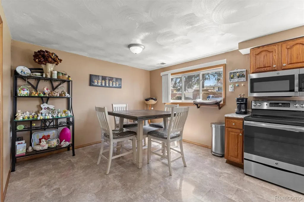 22646 Candace Drive Rockwood City MI 48173