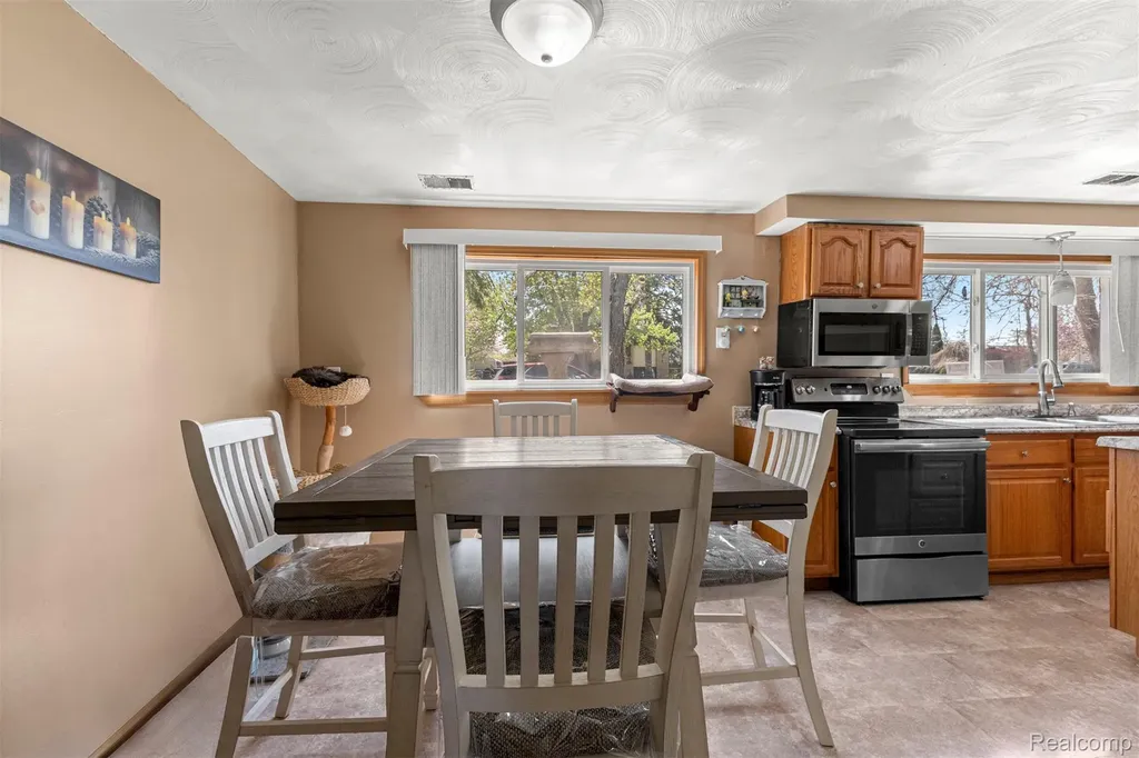 22646 Candace Drive Rockwood City MI 48173