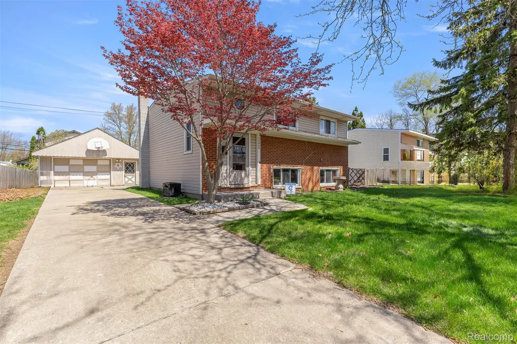 22646 Candace Drive Rockwood City MI 48173