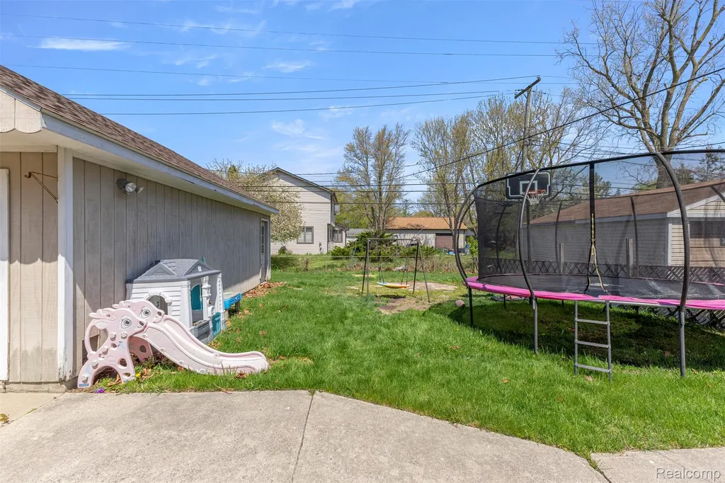 22646 Candace Drive Rockwood City MI 48173