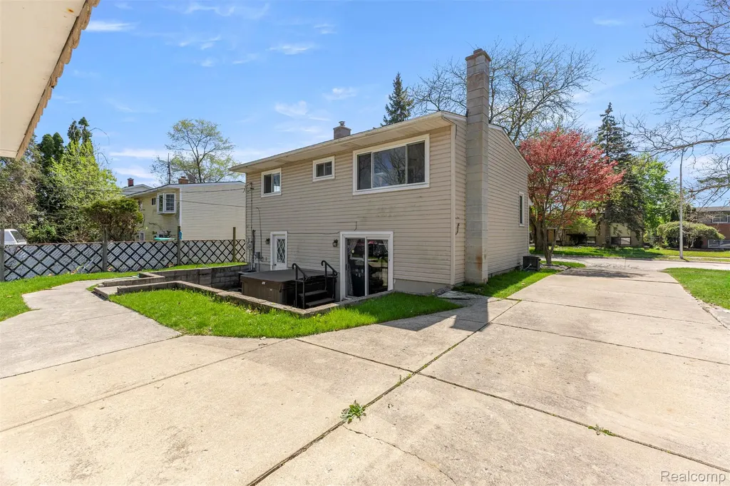 22646 Candace Drive Rockwood City MI 48173