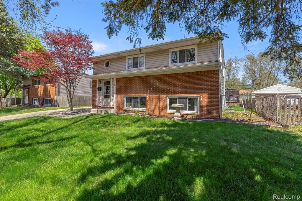 22646 Candace Drive Rockwood City MI 48173