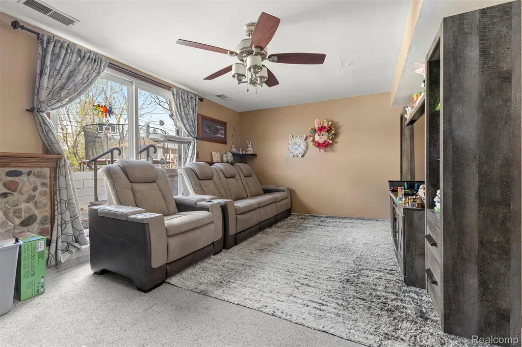 22646 Candace Drive Rockwood City MI 48173