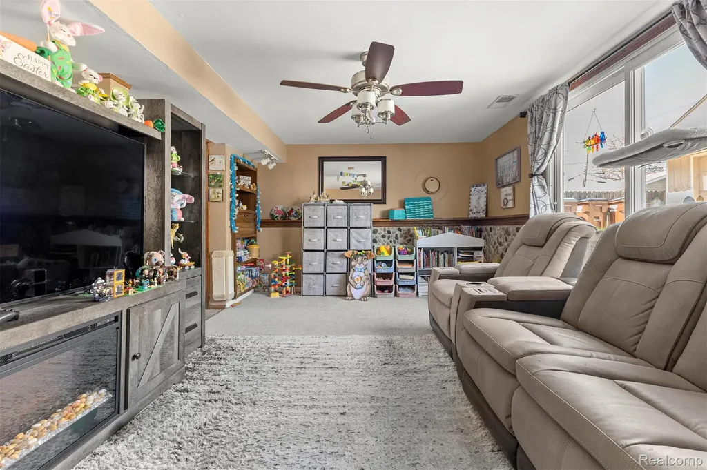 22646 Candace Drive Rockwood City MI 48173