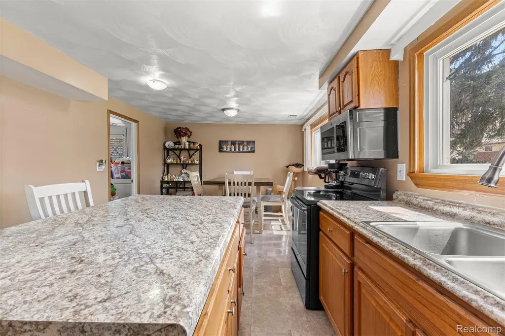 22646 Candace Drive Rockwood City MI 48173