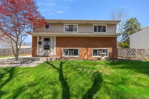 22646 Candace Drive Rockwood City MI 48173