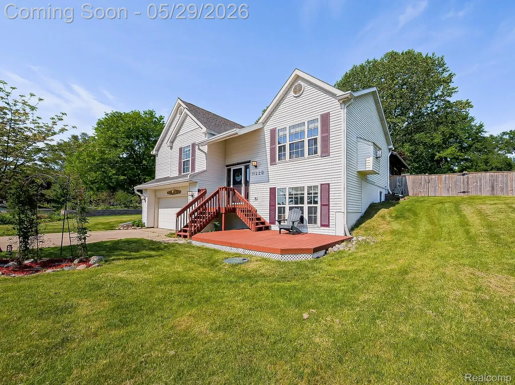 11220 Silver Drive Hamburg Township MI 48189