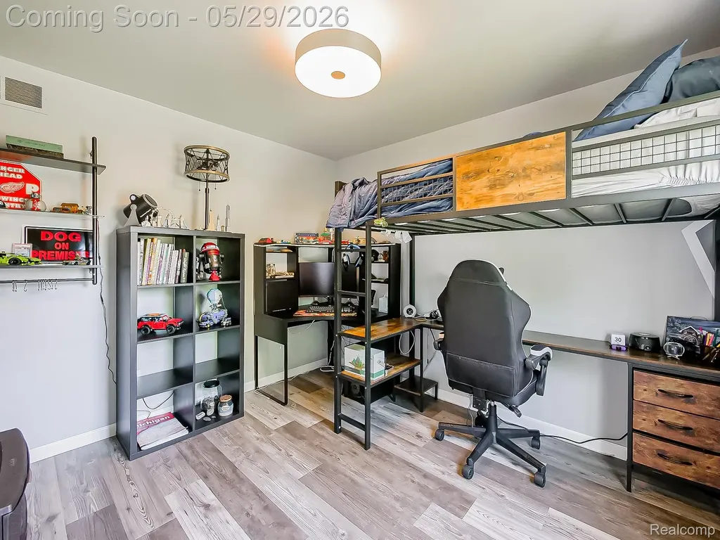 11220 Silver Drive Hamburg Township MI 48189