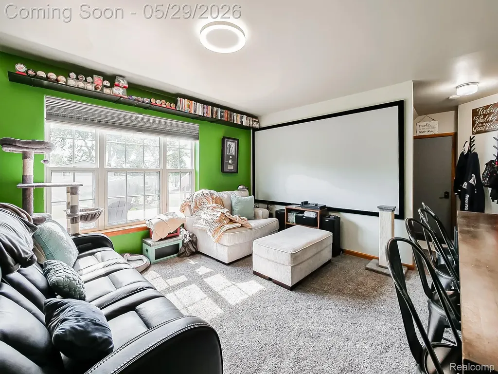 11220 Silver Drive Hamburg Township MI 48189