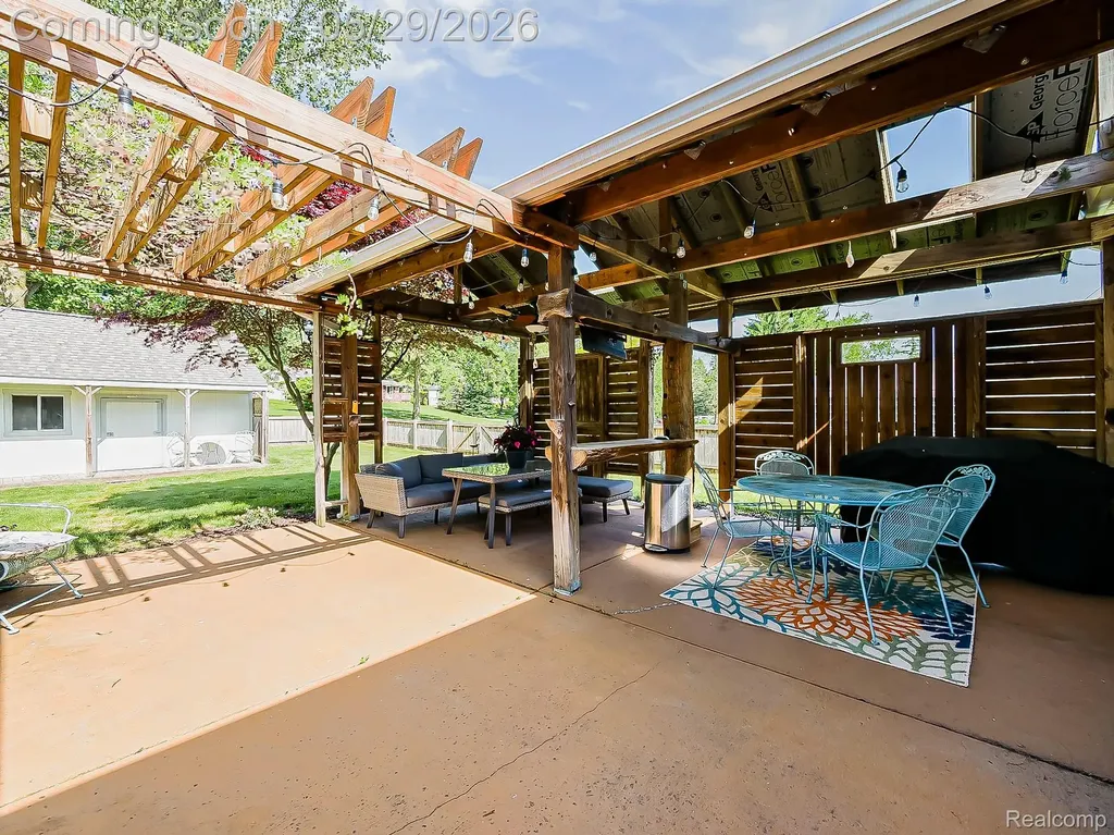 11220 Silver Drive Hamburg Township MI 48189