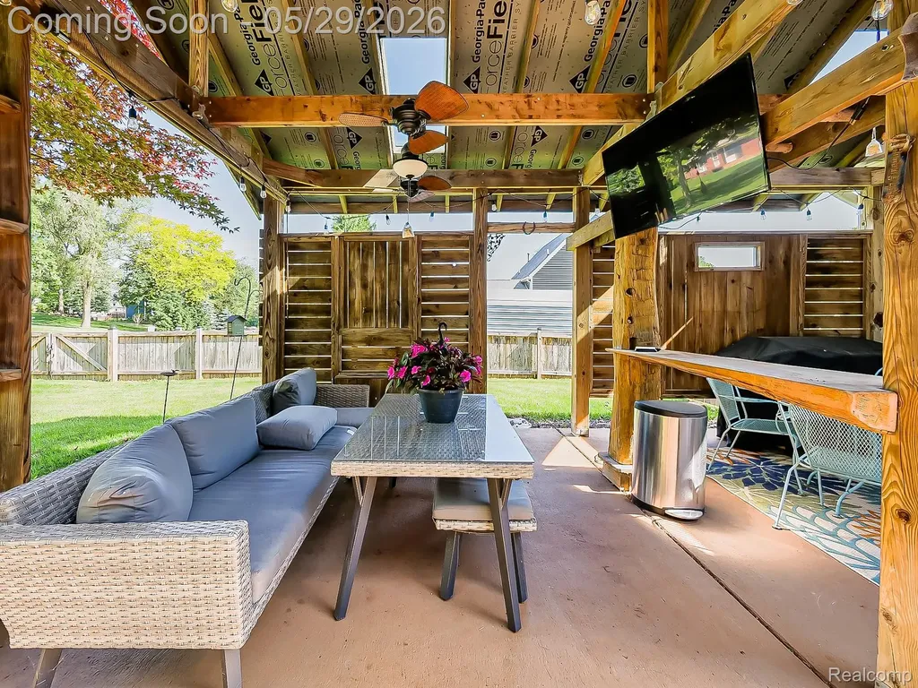 11220 Silver Drive Hamburg Township MI 48189