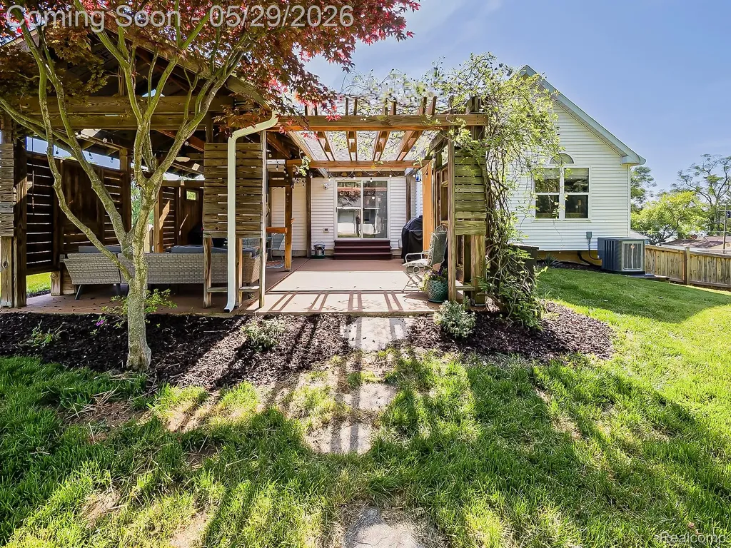 11220 Silver Drive Hamburg Township MI 48189