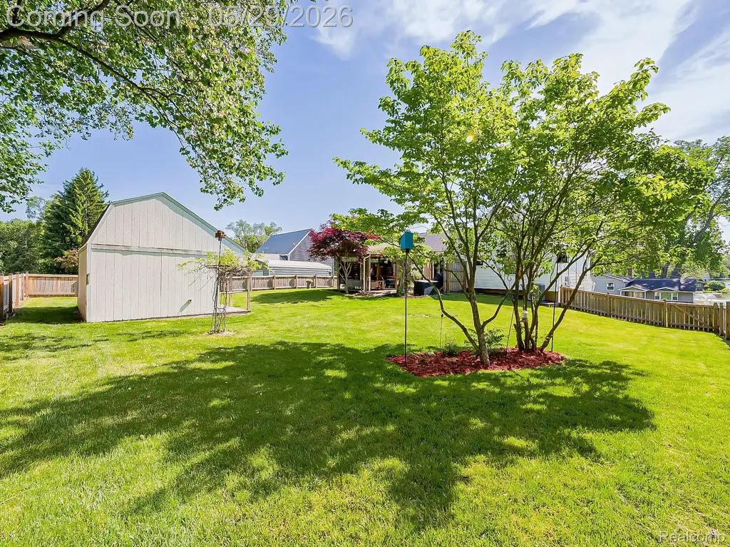 11220 Silver Drive Hamburg Township MI 48189