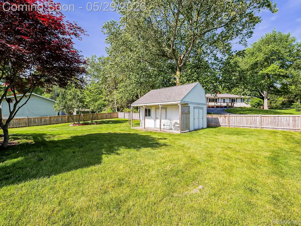 11220 Silver Drive Hamburg Township MI 48189