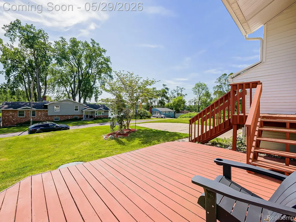 11220 Silver Drive Hamburg Township MI 48189