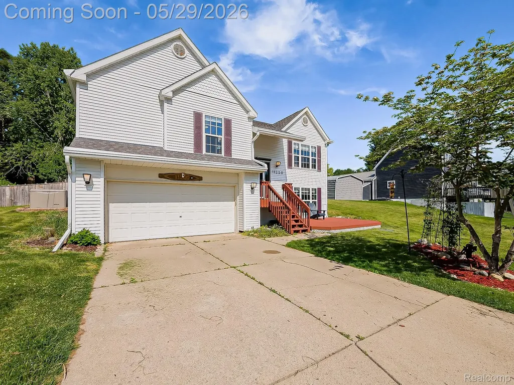 11220 Silver Drive Hamburg Township MI 48189