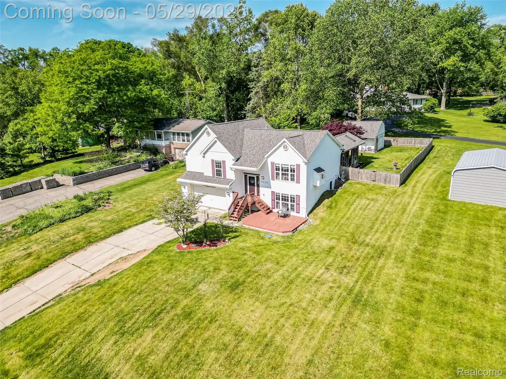 11220 Silver Drive Hamburg Township MI 48189