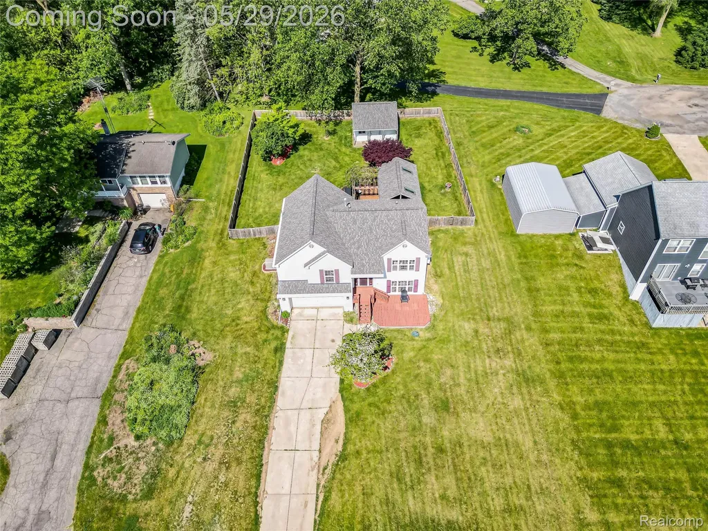 11220 Silver Drive Hamburg Township MI 48189