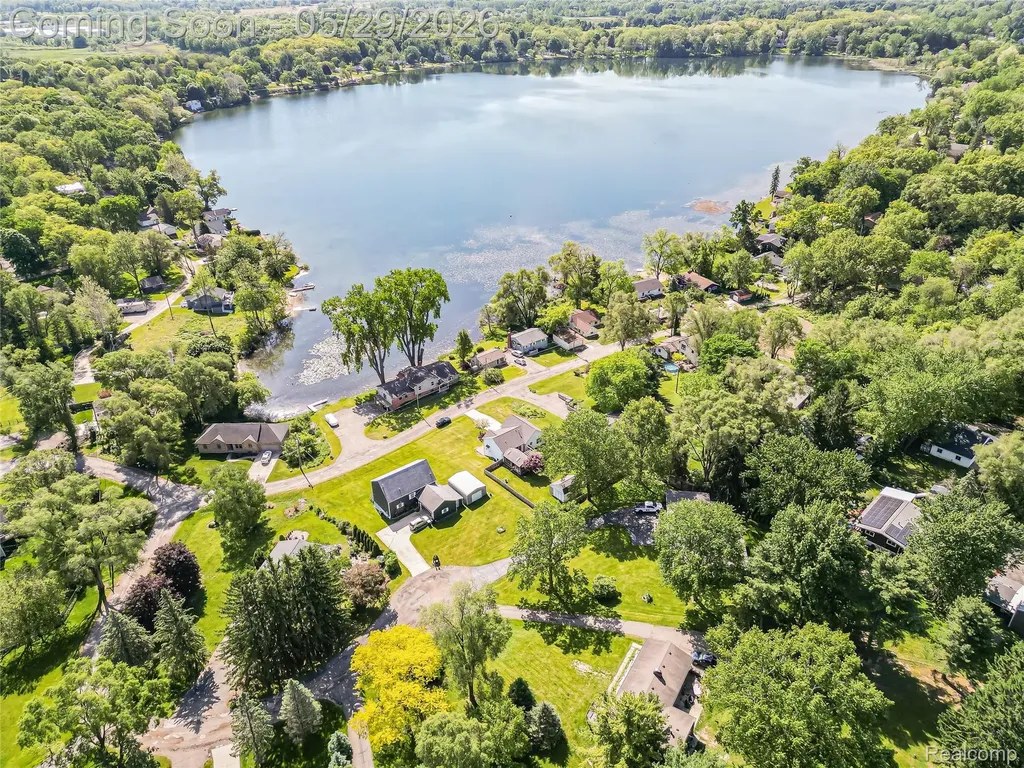 11220 Silver Drive Hamburg Township MI 48189