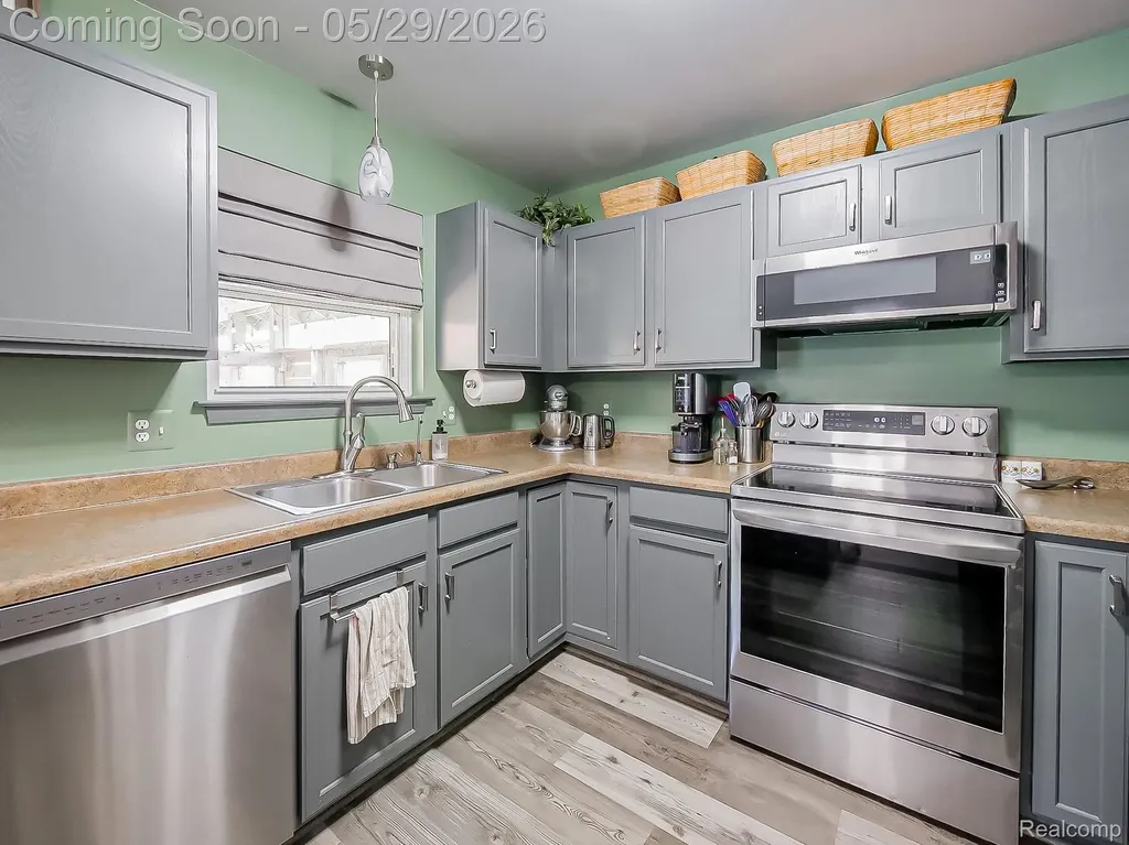 11220 Silver Drive Hamburg Township MI 48189