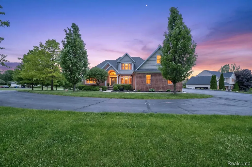 8746 N Hills Court Hartland Township MI 48843
