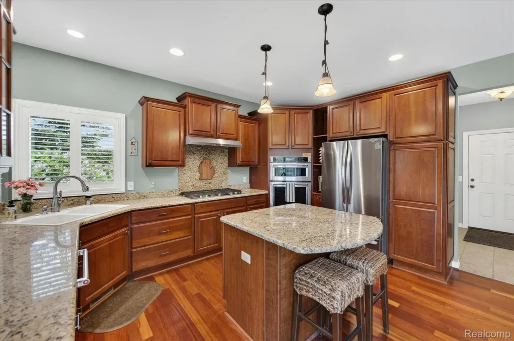 8746 N Hills Court Hartland Township MI 48843