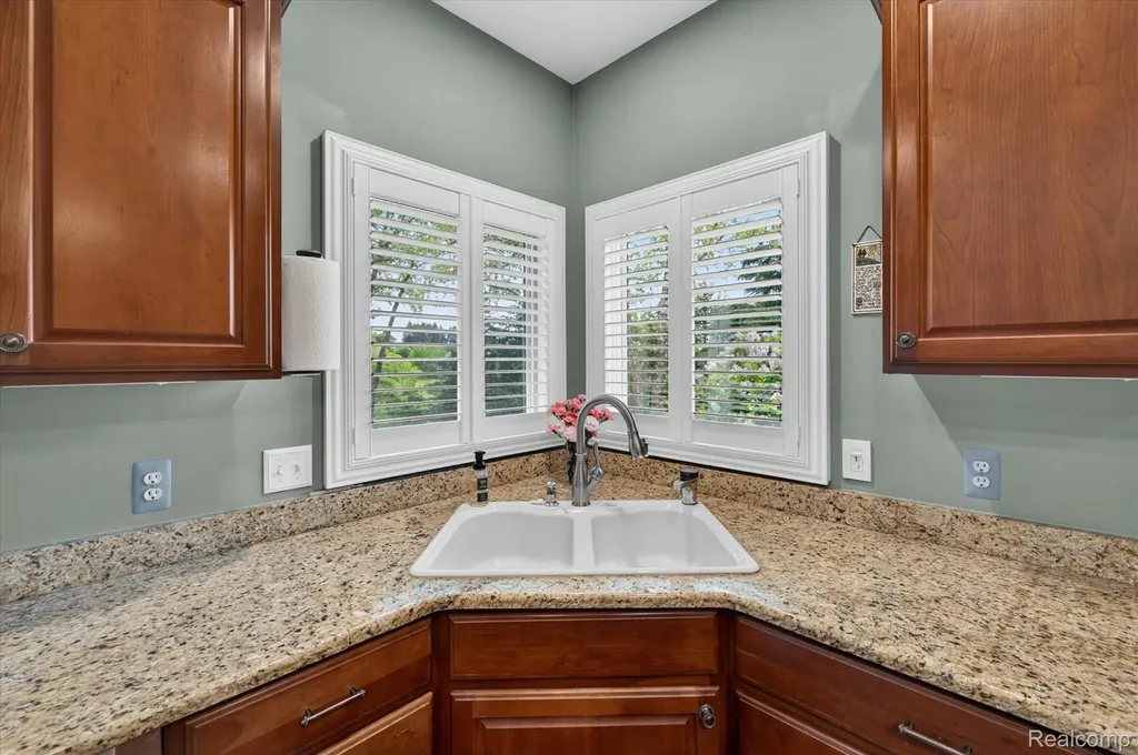 8746 N Hills Court Hartland Township MI 48843
