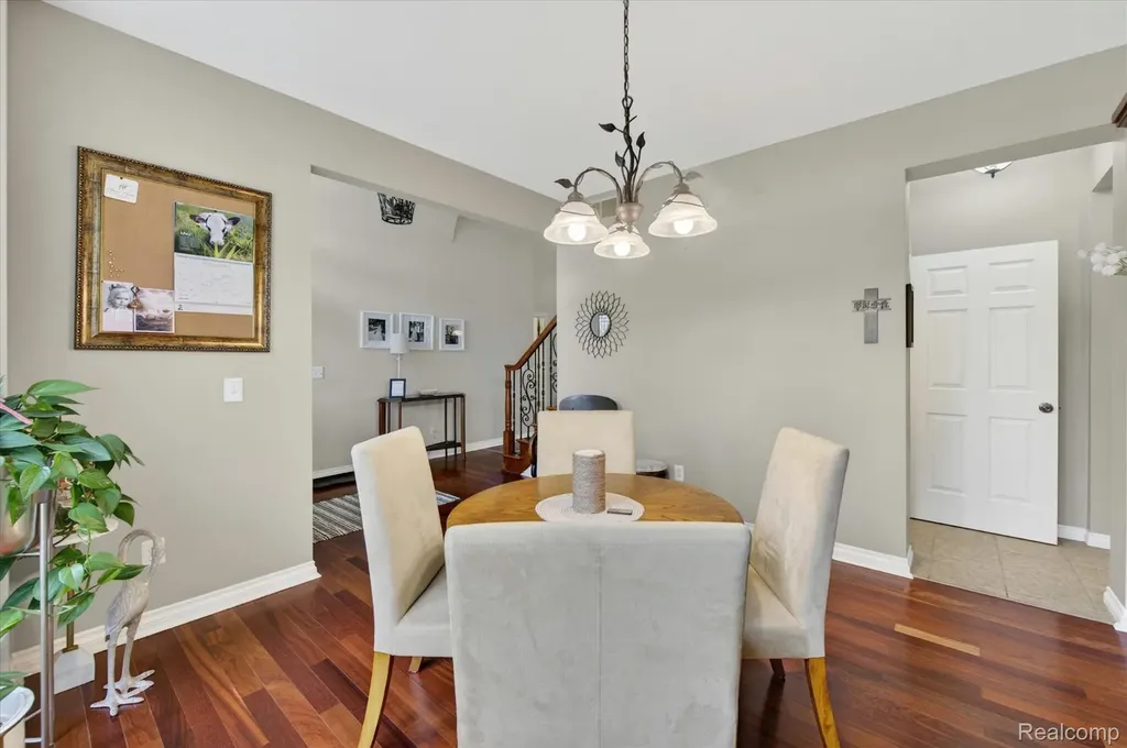 8746 N Hills Court Hartland Township MI 48843