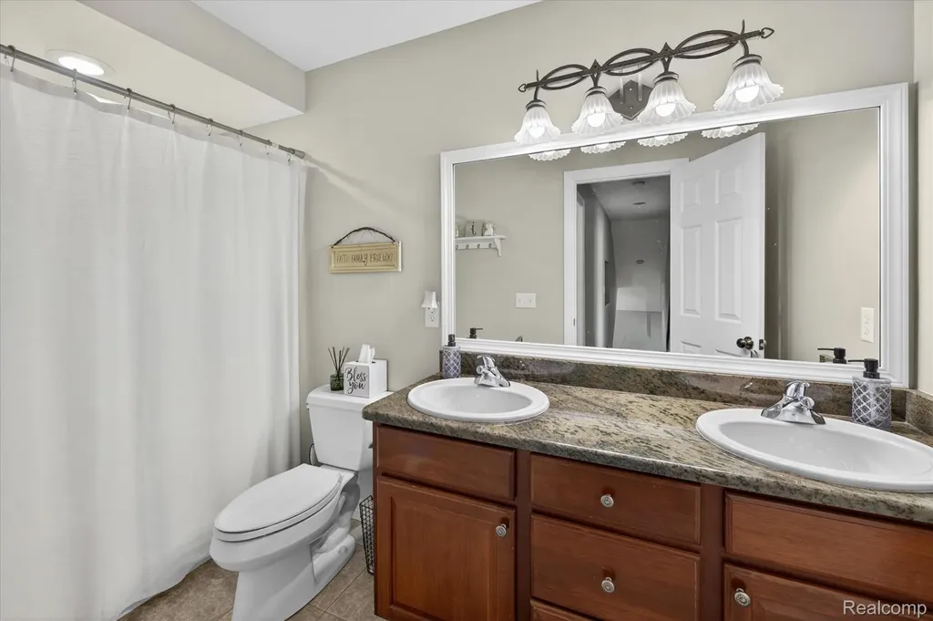 8746 N Hills Court Hartland Township MI 48843