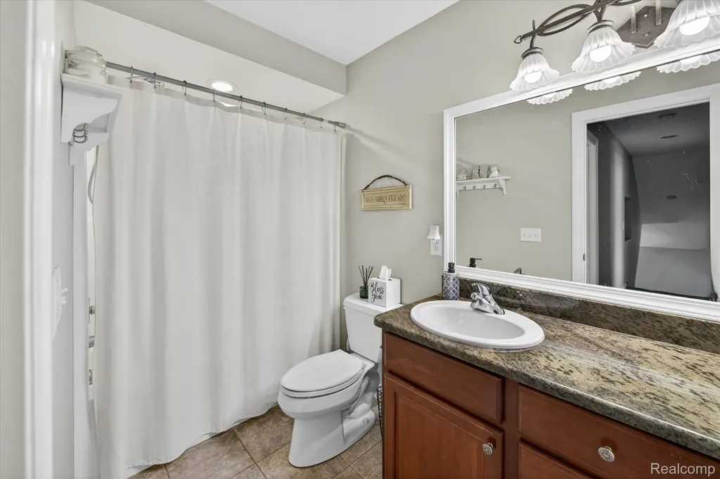 8746 N Hills Court Hartland Township MI 48843