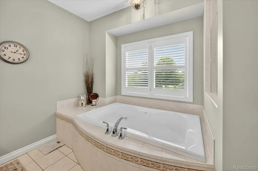 8746 N Hills Court Hartland Township MI 48843