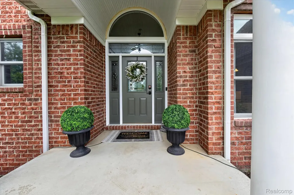 8746 N Hills Court Hartland Township MI 48843
