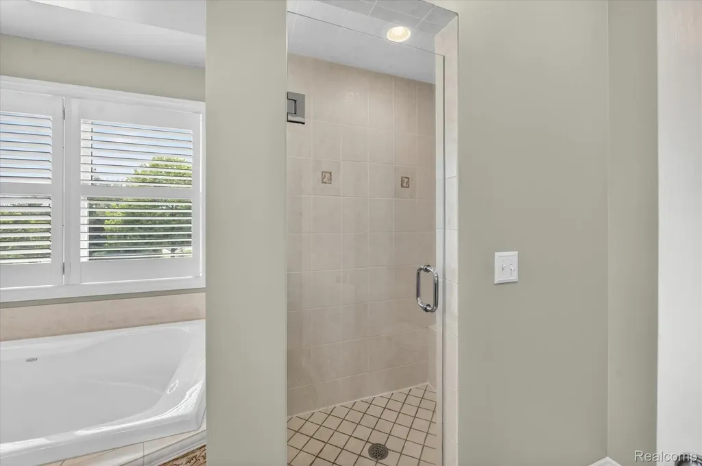 8746 N Hills Court Hartland Township MI 48843