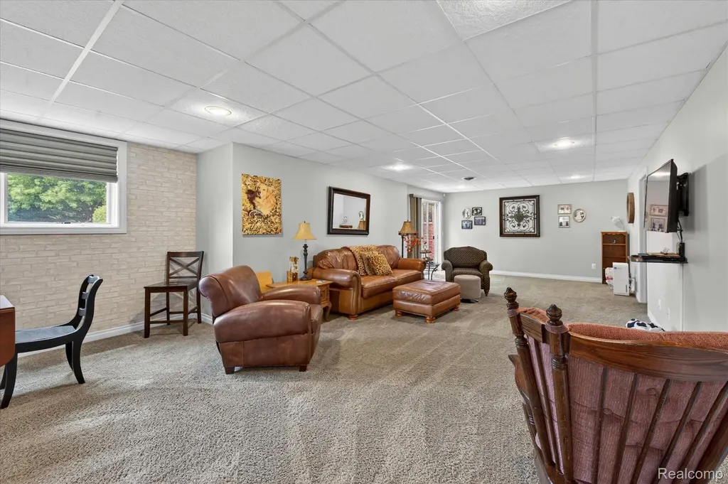 8746 N Hills Court Hartland Township MI 48843