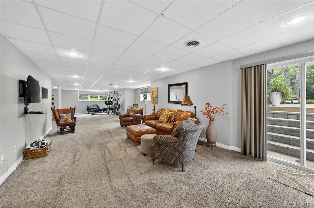 8746 N Hills Court Hartland Township MI 48843