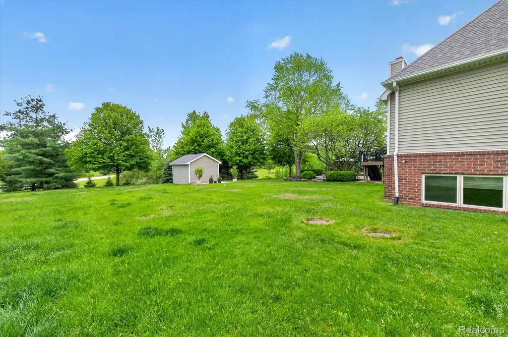 8746 N Hills Court Hartland Township MI 48843