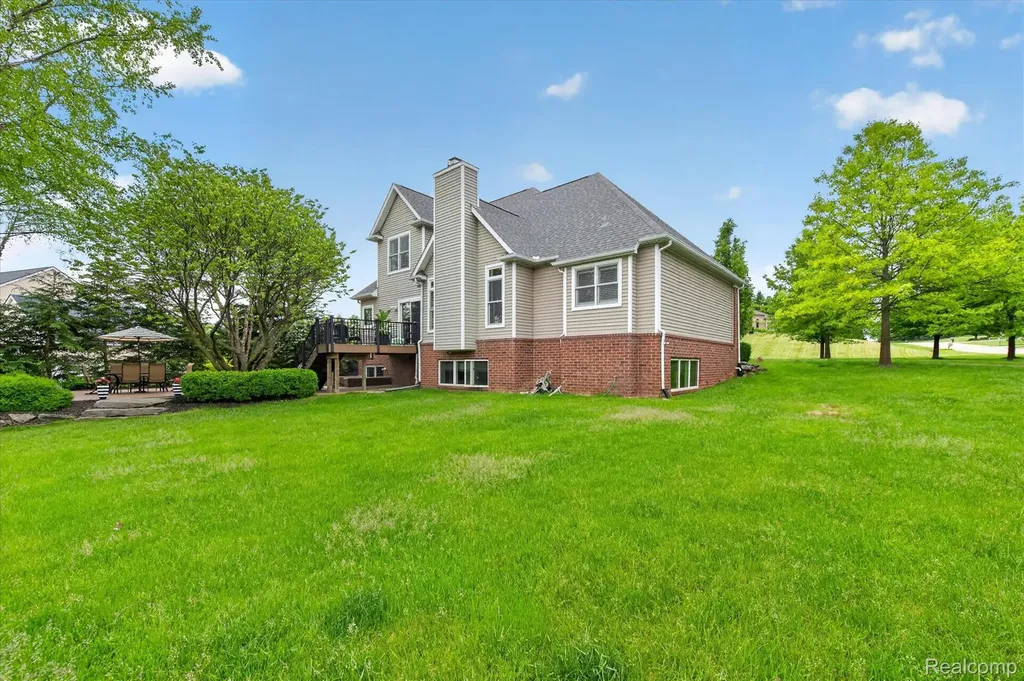 8746 N Hills Court Hartland Township MI 48843