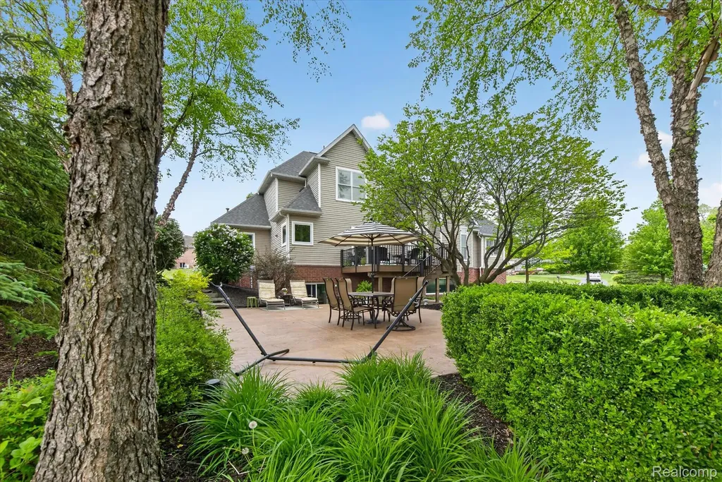 8746 N Hills Court Hartland Township MI 48843