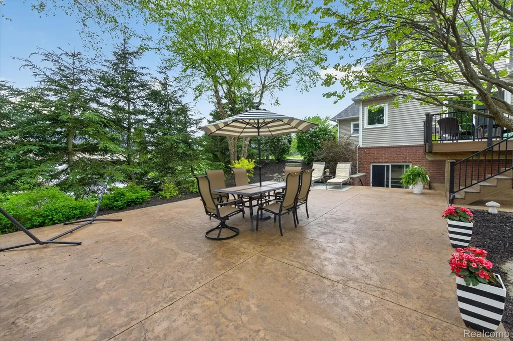 8746 N Hills Court Hartland Township MI 48843