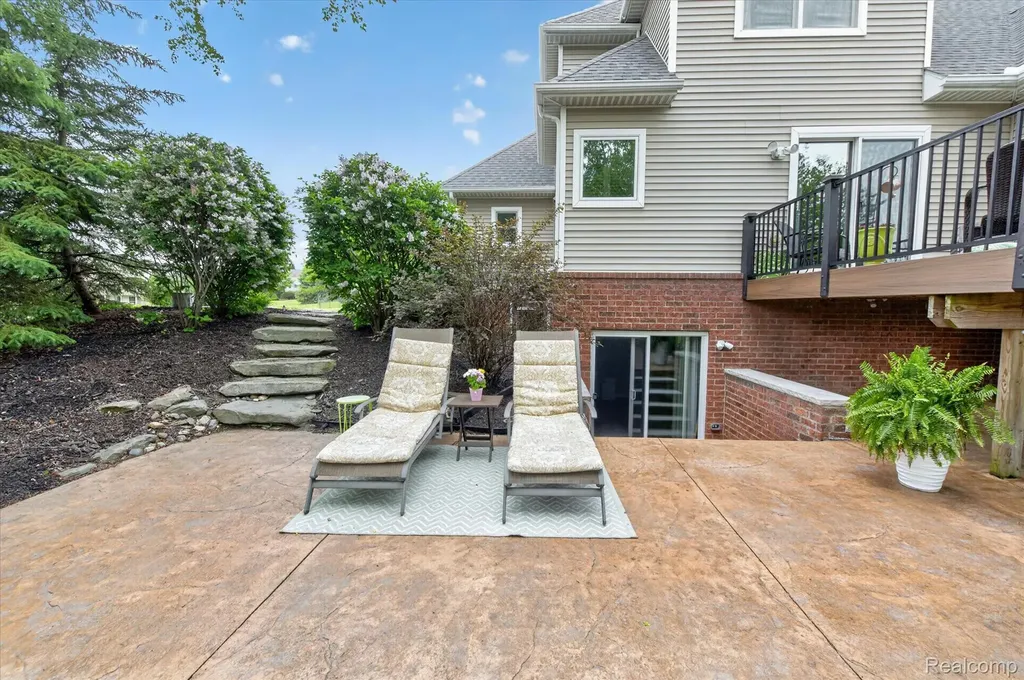 8746 N Hills Court Hartland Township MI 48843