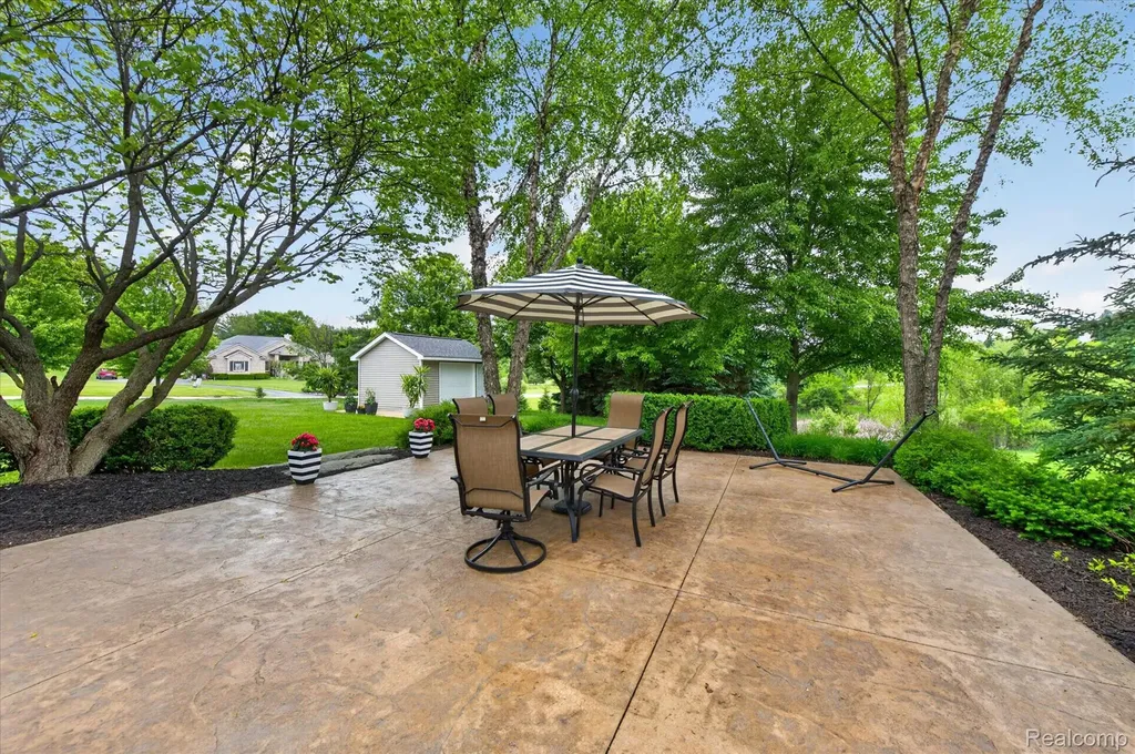 8746 N Hills Court Hartland Township MI 48843