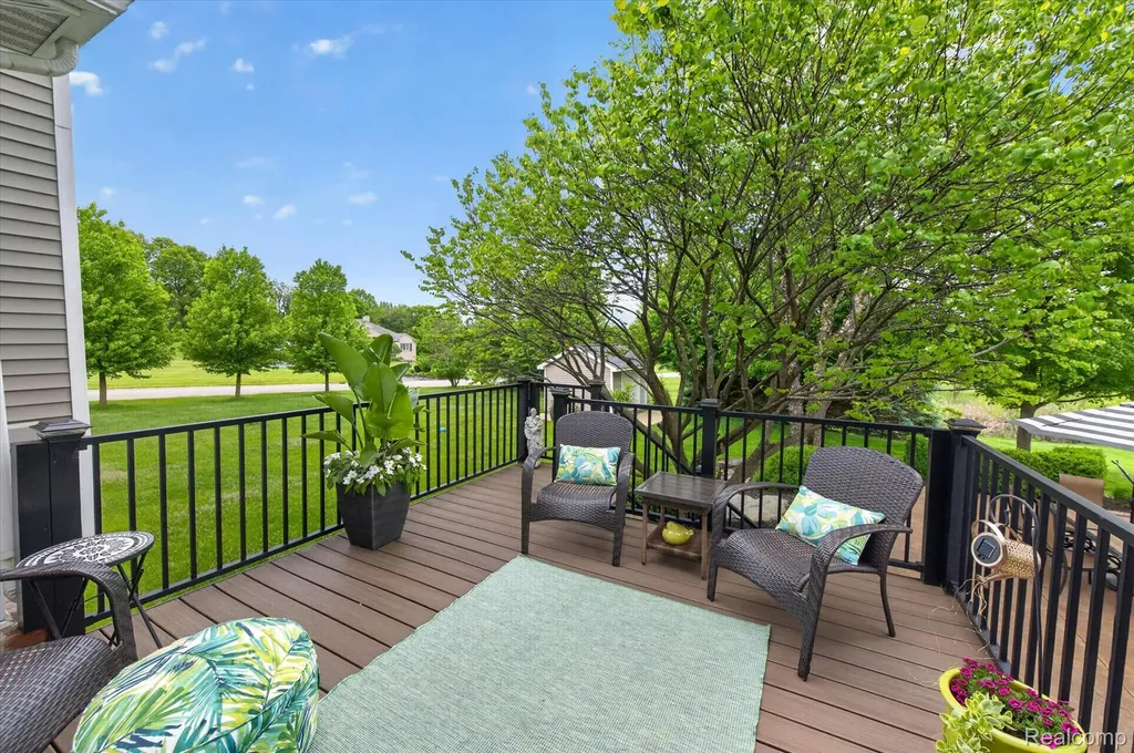 8746 N Hills Court Hartland Township MI 48843