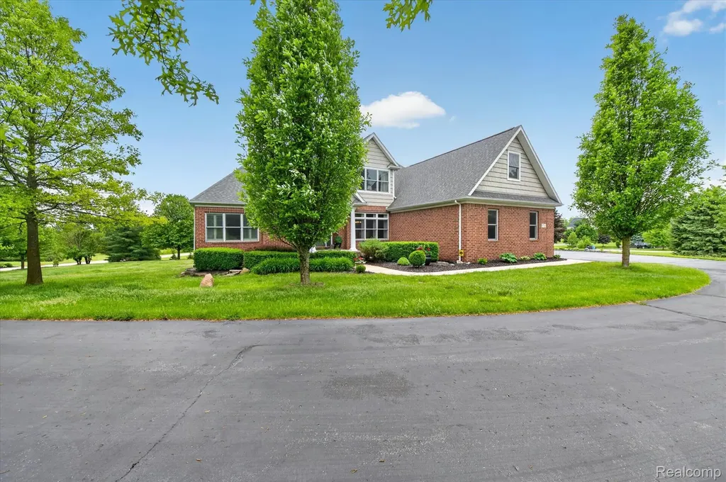 8746 N Hills Court Hartland Township MI 48843