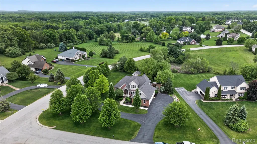 8746 N Hills Court Hartland Township MI 48843